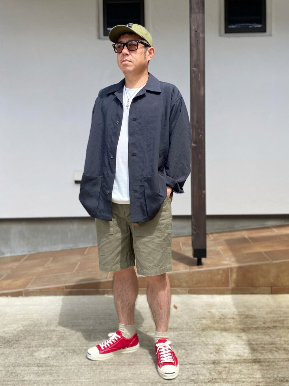 「ショートパンツ、大人カジュアル、休日スタイル、シャツジャケット、jack purcell、おしゃれさんと繋がりたい」｜「FRANK SHOPのアイテム（キャップ、グリーン系）」を使った、だっちんさん（メンズ・173cm）の秋コーディネートの1枚目の写真