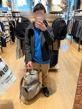 「UNIQLO（ユニクロ）のヴィンテージレギュラーフィットチノ（その他パンツ、ブラウン系）」を使った、flさん（メンズ・159cm）の春コーディネート