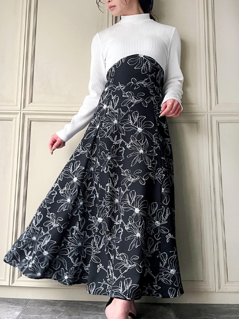 「JUNOAHの線画花柄プリントコルセットワンピース（ワンピース、ブラック系）」を使った、moi☺︎さん（レディース・154cm）の冬コーディネートの1枚目の写真
