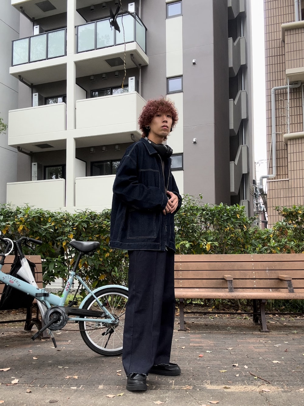 「デニムジャケット、デニムパンツ、デニム、メンズコーデ、今日のコーデ」｜「ONCILYのCUT OFF STRAIGHT DENIM PANTS / カットオフストレートデニムパンツ（デニムパンツ、ブルー系）」を使った、ふじえさん（メンズ・173cm）の秋コーディネートの1枚目の写真