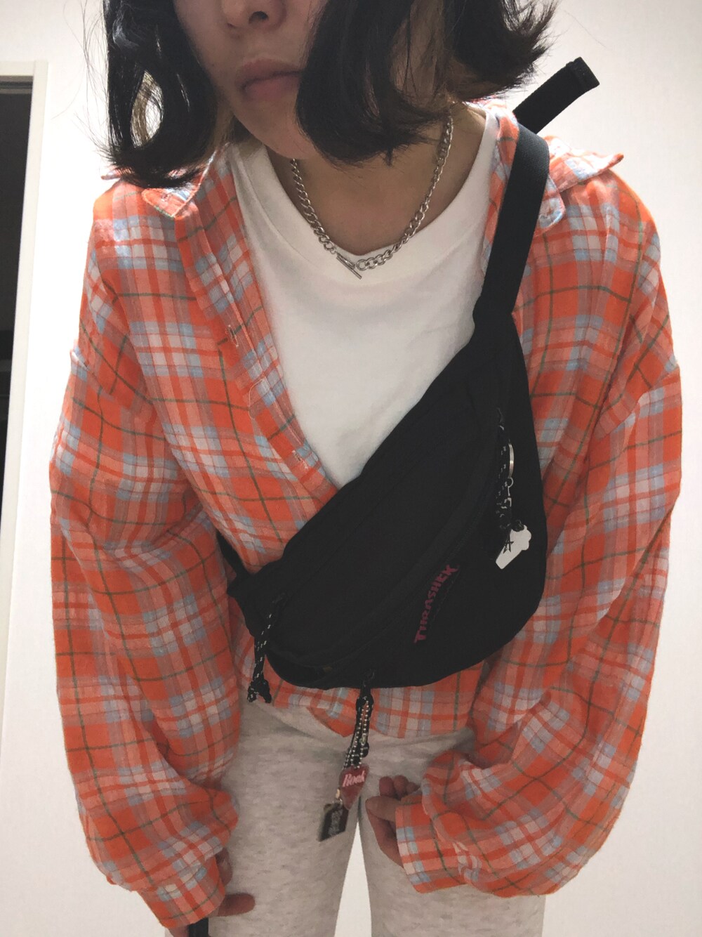 「ごきげんウィーク、春コーデ、プチプラ、春服、低身長コーデ、スポーツミックス、春夏コーデ、スウェットパンツ」｜「THRASHERの【THRASHER / スラッシャー】2WAYボディーバッグ（ボディバッグ/ウエストポーチ、ブラック系）」を使った、なおさん（レディース・152cm）の春コーディネートの1枚目の写真