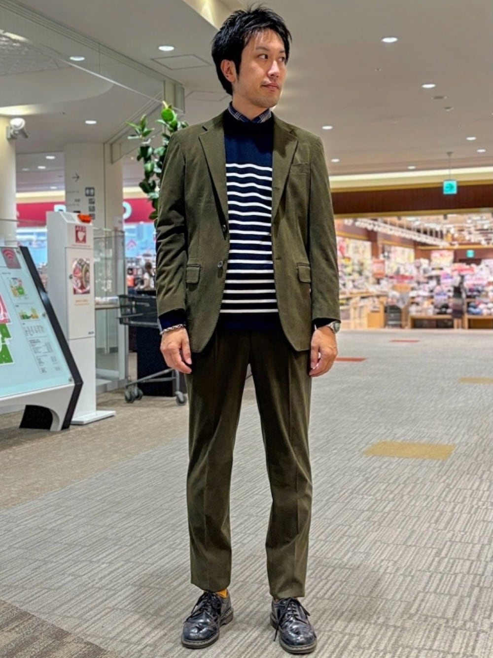 ニット/セーターを使った「コーデュロイセットアップ」の人気