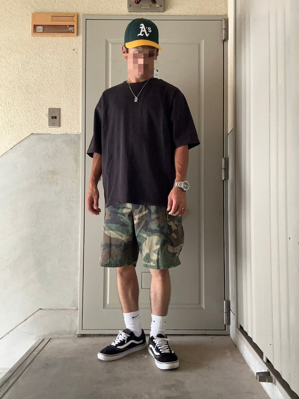 「キャップ、アスレチックス、ユニクロ、ロスコ、VANS、スニーカー、スニーカーコーデ、ストリート、ストリートコーデ、シンプルスタイル、ブラック、MLB、イエロー、グリーン、ストリートファッション」｜「NEW ERAのニューエラ キャップ LP59FIFTY MLB オンフィールド（キャップ、グリーン系）」を使った、k.s.ppさん（メンズ・168cm）の夏コーディネートの1枚目の写真