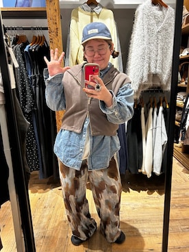 「LOWRYS FARM（ローリーズファーム）のアソートデニムＢＩＧシャツ　606472（シャツ/ブラウス、ブルー系）」を使った、たけちゃんさん（レディース・161cm）の冬コーディネート