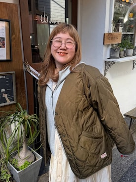 「studio CLIP（スタディオクリップ）のテーパード甘織りデニムパンツ[プチ・プラスサイズあり]《CLIP denim》（デニムパンツ、ブルー系）」を使った、たけちゃんさん（レディース・161cm）の春コーディネート