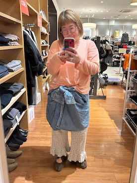 「LOWRYS FARM（ローリーズファーム）のサーマルフラワーフリルパンツ　1048957（その他パンツ、グレー系）」を使った、たけちゃんさん（レディース・161cm）の秋コーディネート