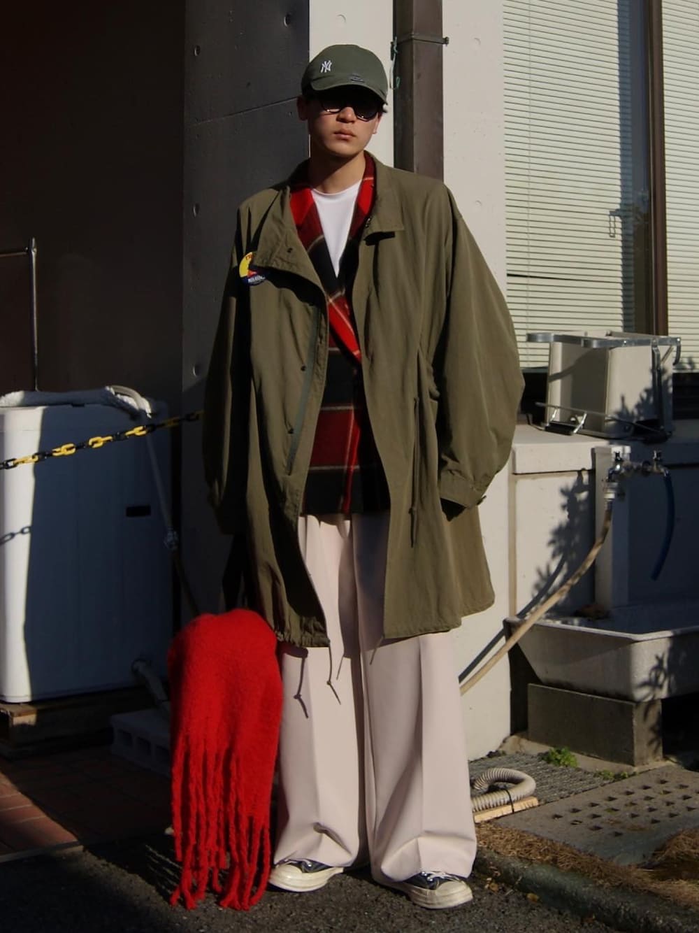 「冬、冬のコーデ、レイヤードスタイル、大人カジュアル、春コーデ、マフラーぐるぐる、スラックス、ootd、outfit、古着コーデ、休日スタイル、チェック柄、カーキ、M65、いいね、save、フォローお願いします🤑」｜「NEW ERAのニューエラ キャップ 9THIRTY TYPEWRITER MLB ニューヨークヤンキース NEW ERA（キャップ、グリーン系）」を使った、Takeru.さん（メンズ・177cm）の冬コーディネートの1枚目の写真