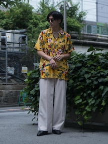 スラックスを使った「アロハシャツ」のメンズ人気ファッション