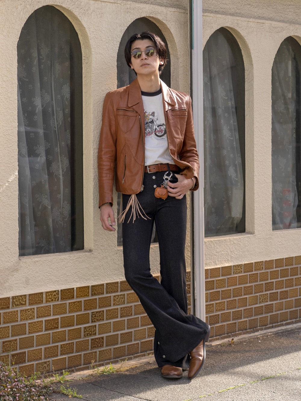 「デニム、リンガーTシャツ、フレアパンツ、タックイン、古着MIX、休日スタイル、70'sコーデ、ローファー、シンプルコーデ、ジャケット、春夏コーデ、Coming soon…、春コーデ、大人カジュアル、春アウター」｜「SHIKITARIのインスタのハイライトから飛べます👌（デニムパンツ、ブラック系）」を使った、Takeru.さん（メンズ・179cm）の春コーディネートの1枚目の写真