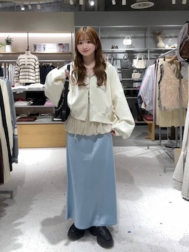 「LOWRYS FARM（ローリーズファーム）のストレッチサテンスカート　 290120（スカート、ブルー系）」を使った、Chihiroさん（レディース・149cm）の春コーディネート