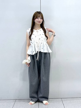 「LOWRYS FARM（ローリーズファーム）のカットイージーコクーンパンツ　292362（スウェットパンツ、グレー系）」を使った、Chihiroさん（レディース・149cm）の夏コーディネート