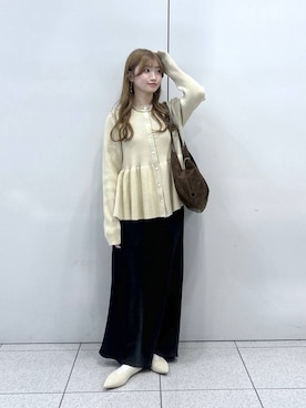 「LOWRYS FARM（ローリーズファーム）のストレッチサテンスカート　 290120（スカート、ブラック系）」を使った、Chihiroさん（レディース・149cm）の春コーディネート