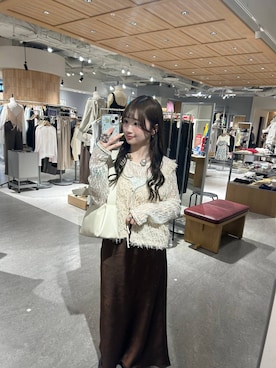 「LOWRYS FARM（ローリーズファーム）のストレッチサテンスカート　 290120（スカート、ブラウン系）」を使った、Chihiroさん（レディース・149cm）の春コーディネート