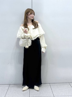 「LOWRYS FARM（ローリーズファーム）のストレッチサテンスカート　 290120（スカート、ブラック系）」を使った、Chihiroさん（レディース・149cm）の春コーディネート