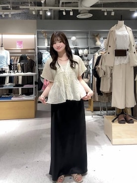 「LOWRYS FARM（ローリーズファーム）のストレッチサテンスカート　 290120（スカート、ブラック系）」を使った、Chihiroさん（レディース・149cm）の夏コーディネート