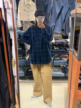 「アイテム（デニムパンツ、ベージュ系）」を使った、motomiさん（レディース・163cm）の春コーディネート