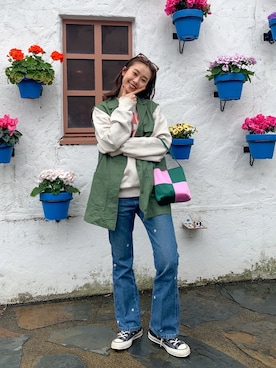 「アイテム（ハンドバッグ、グリーン系）」を使った、motomiさん（レディース・163cm）の春コーディネート