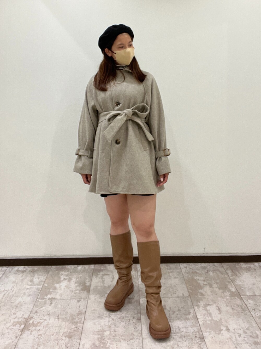 「秋コーデ、オトナ女子、秋服、秋色コーデ、休日スタイル、パンツコーデ、ニット、大人かわいい、高身長女子、冬コーデ、ブーツ、アウター、骨格ウェーブ、骨格診断ウェーブ」｜「OLIVE des OLIVEのミドル丈コート（ステンカラーコート、ブラウン系）」を使った、やまちろさん（レディース・160cm）の秋コーディネートの1枚目の写真