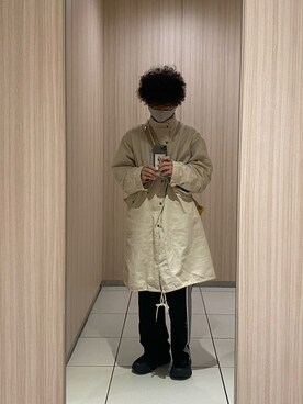 「BROKEN BASE（ブロークンベース）のアイテム（トレンチコート）」を使った、むらた  ひびきさん（メンズ・170cm）の冬コーディネート