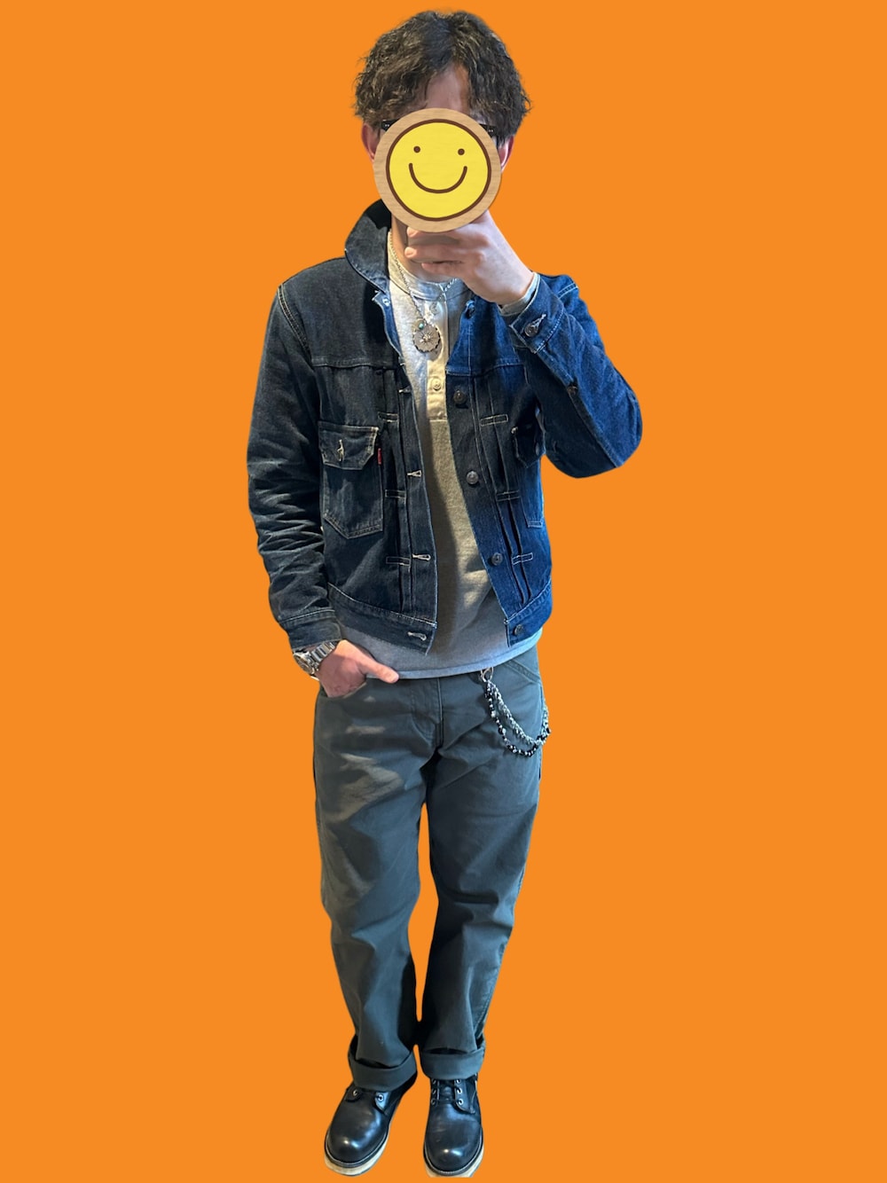 「アメカジ、アメカジコーデ、フェローズ、ヘンリーネック、デニムジャケット、リーバイス、Levi's、ペインターパンツ、カーキパンツ、カーキ、ファーストアローズ、ネックレス、ネックレス重ね付け、RED WING、サングラス」｜「BLACK FLYSの【BLACK FLYS】FLY CLUBMAN（サングラス、ブラック系）」を使った、ワン🐶太郎 さん（メンズ・170cm）の冬コーディネートの1枚目の写真