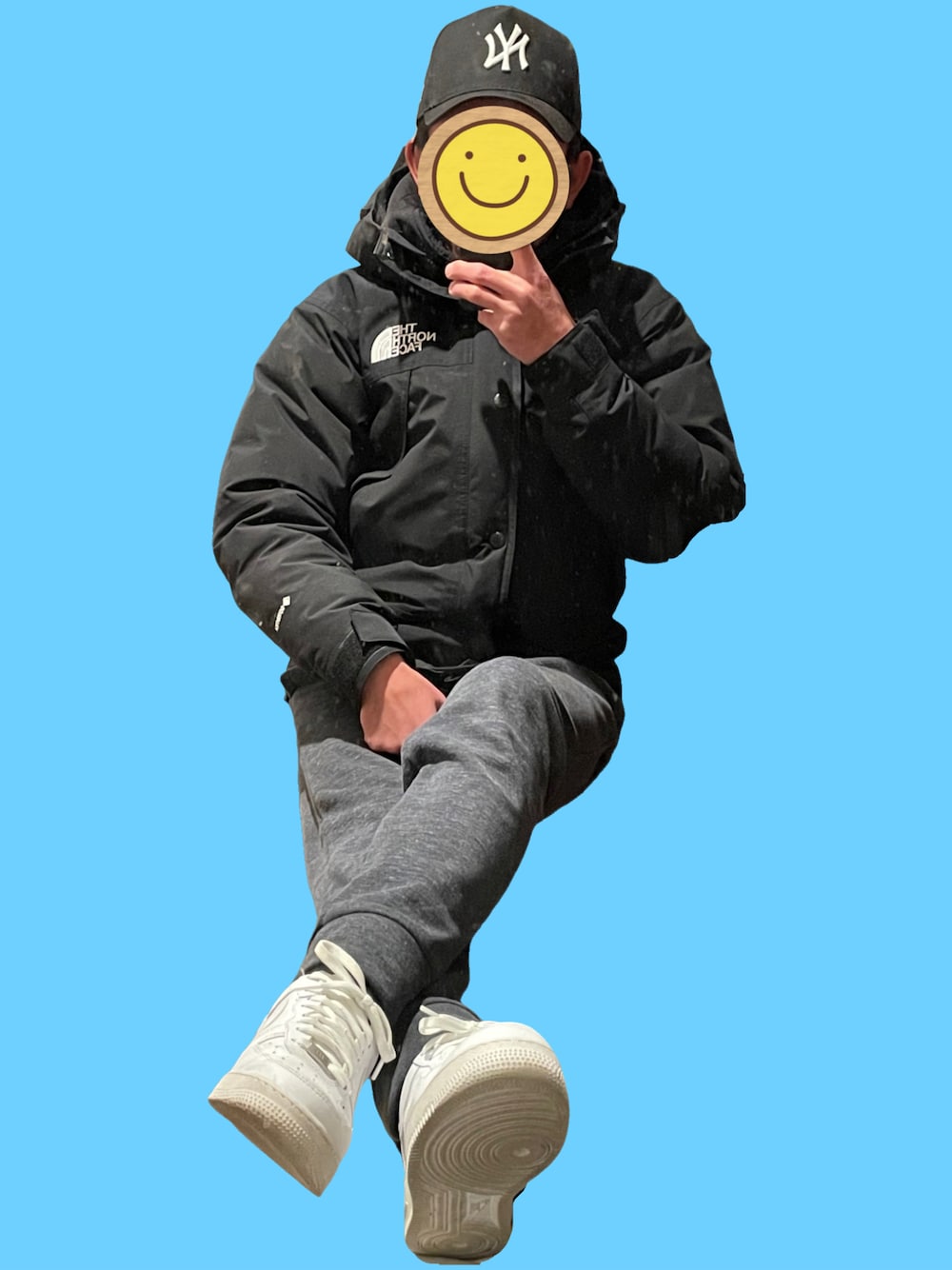 「ノースフェイス、THE NORTH FACE、マウンテンダウンジャケット、マウンテンパーカー、ダウンジャケット、ブラック、ユニクロ、UNIQLO、フリース、ジョガーパンツ、ナイキ、エアフォースワン、AIR FORCE 1、塾、お迎えコーデ」｜「THE NORTH FACEのTHE NORTH FACE / Mountain Down Jacket（ダウンジャケット/コート、ブラック系）」を使った、ワン🐶太郎 さん（メンズ・170cm）の冬コーディネートの1枚目の写真