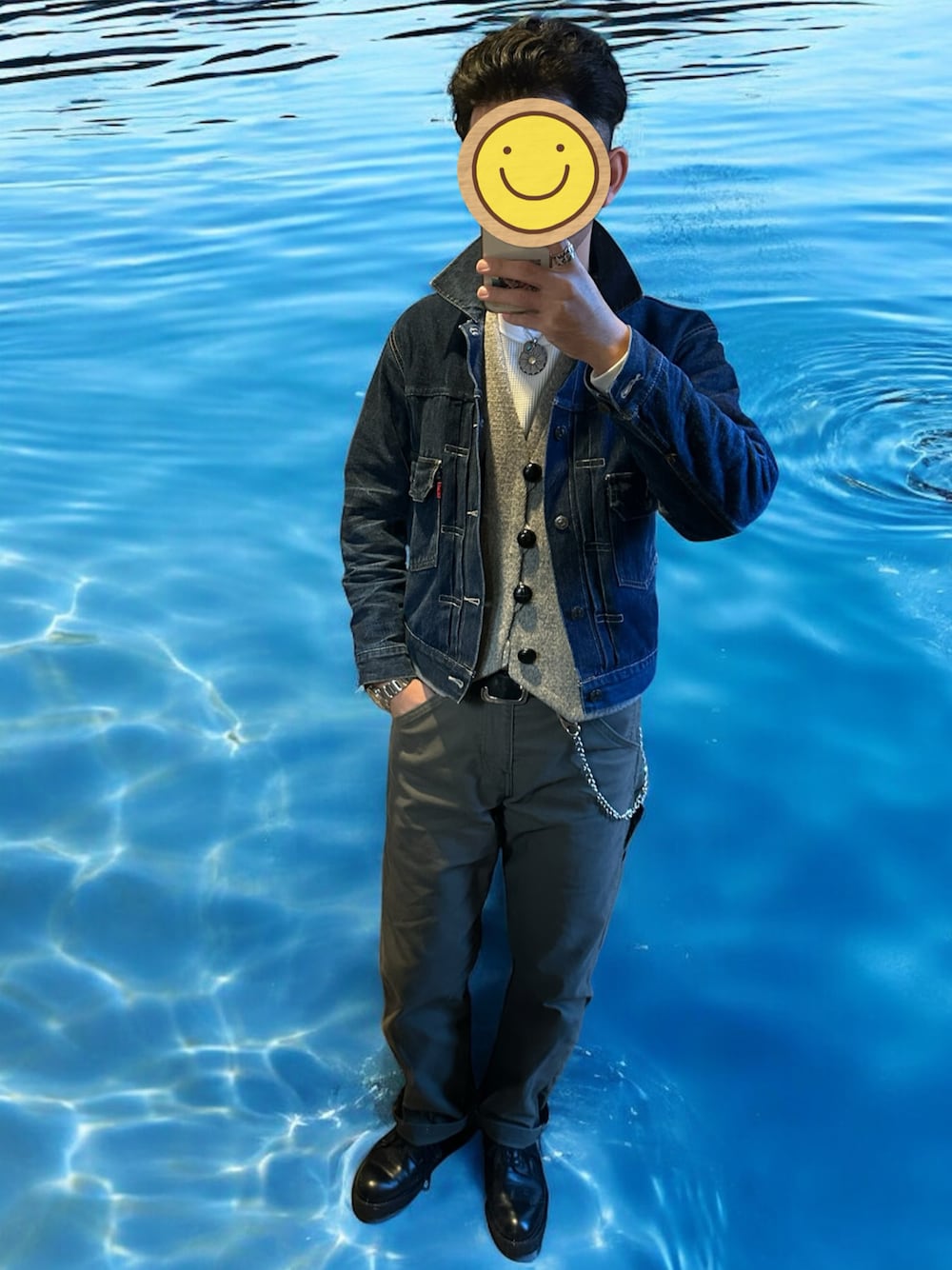 「アメカジ、アメカジコーデ、リーバイス、Levi's、デニムジャケット、ベスト、オルテガ、ワッフルクルーネックＴ、back number、カーキパンツ、ダックパンツ、Danner、オトナカジュアル、チマヨベスト、セカンドデニムジャケット」｜「ORTEGAのORTEGA'S オルテガ チマヨベスト ”スタンダードＶカットタイプ”（ベスト、グレー系）」を使った、ワン🐶太郎 さん（メンズ・170cm）の秋コーディネートの1枚目の写真