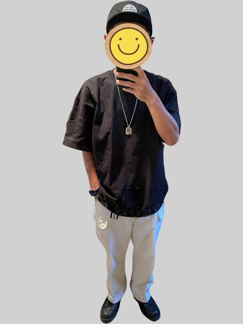 「ユニバーサルオーバーオール、キャップ、ブラック、Tシャツ、プロクラブ、ブラック×ホワイト、バックナンバー、カーゴパンツ、m47、フランス軍、ホワイト、白パンツ、ブーツ、ダナー、Danner」｜「BACK NUMBERの【BACK NUMBER】「THE WORLD CARGO」 フランス軍モデル M47型カーゴパンツ（カーゴパンツ、ホワイト系）」を使った、ワン🐶太郎 さん（メンズ・170cm）の秋コーディネートの1枚目の写真