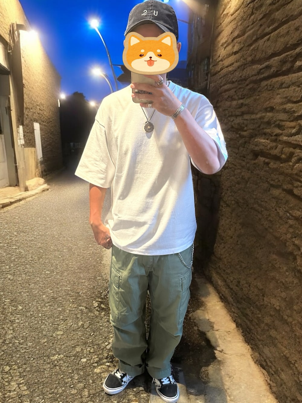 「アメカジ、アメカジコーデ、キャップ、バックナンバー、back number、白Tシャツ、アルファ、アルファインダストリーズ、カーゴパンツ、カーキパンツ、VANS、バンズ」｜「SAVEのアイテム（キャップ、ブルー系）」を使った、ワン🐶太郎 さん（メンズ・170cm）の夏コーディネートの1枚目の写真