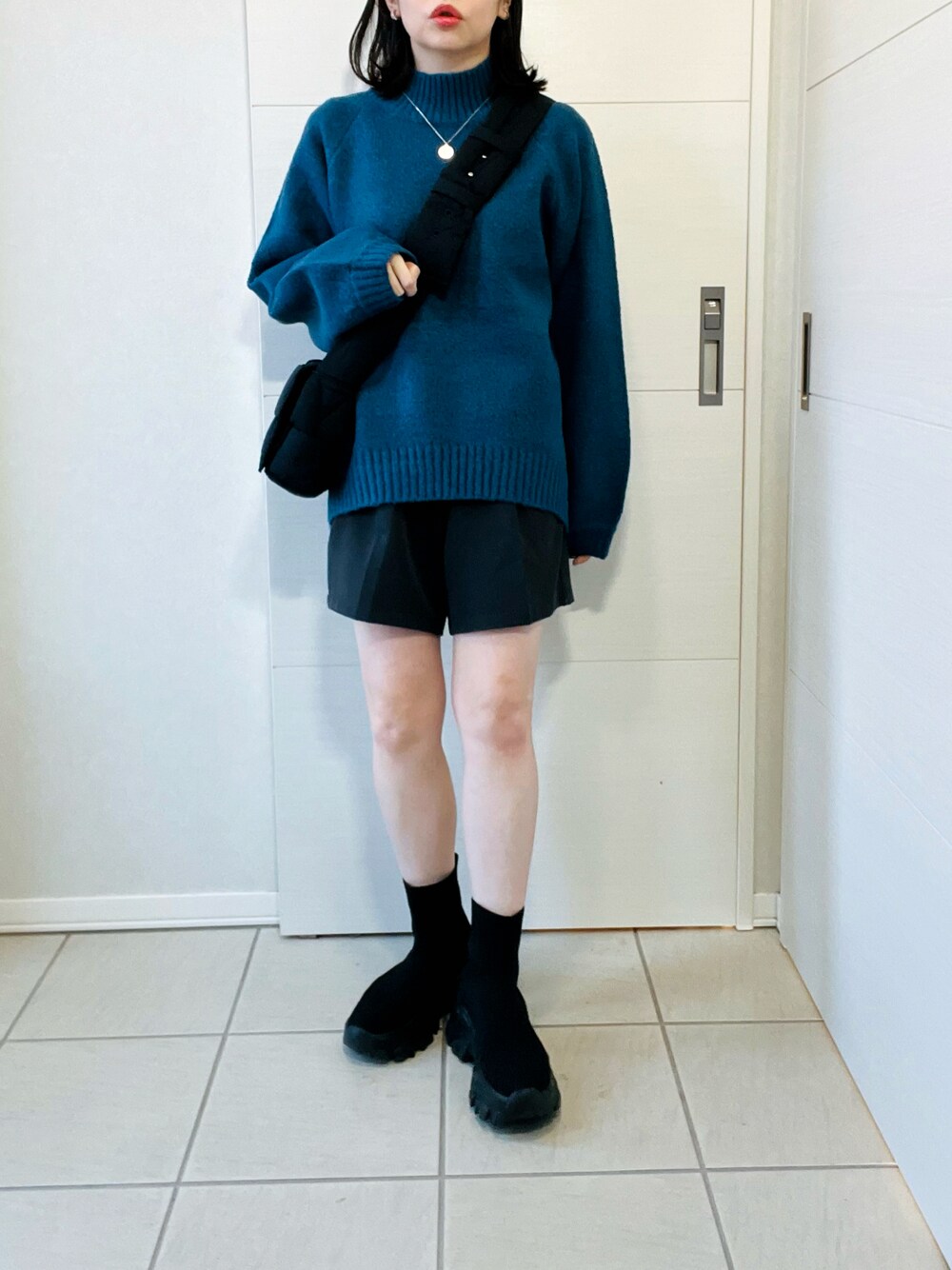 「クリスマスに着たい服、最近のいい感じコーデ、ニットコーデ、ゆるコーデ、ブーツスタイル、ショートパンツ、ショートブーツ、tiptop_pocket、tiptop、tipコーデ、低身長、低身長コーデ、低身長女子」｜「tiptopのもちもちラグランハイネックニット（ニット/セーター、ブルー系）」を使った、❁⃘asa❁⃘さん（レディース・150cm）の冬コーディネートの1枚目の写真