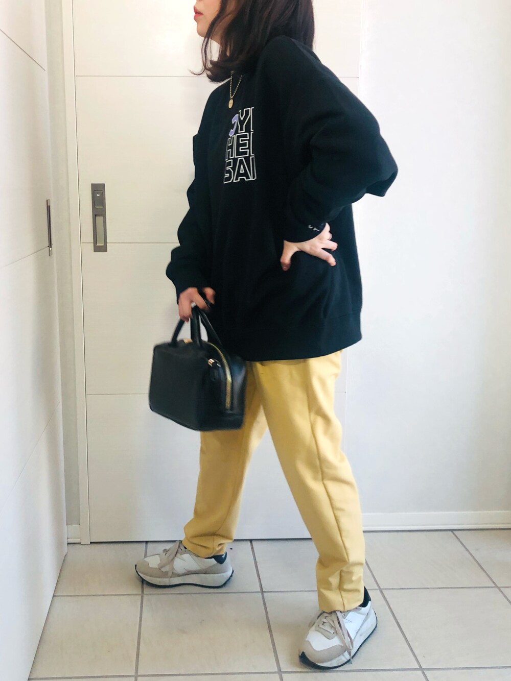 「私の推しブランド、冬コーデ、シンプル、オトナ女子、サイファーサム、サイファー、CYPHER3、CYPHER、韓国ファッション、ストリートカジュアル、低身長、低身長コーデ、低身長女子、カラーパンツ、ロゴスウェット」｜「CYPHER3の【60】CYPHER3/サイファーサム Duality <C> Logo Sweat（スウェット、ブラック系）」を使った、❁⃘asa❁⃘さん（レディース・150cm）の冬コーディネートの1枚目の写真