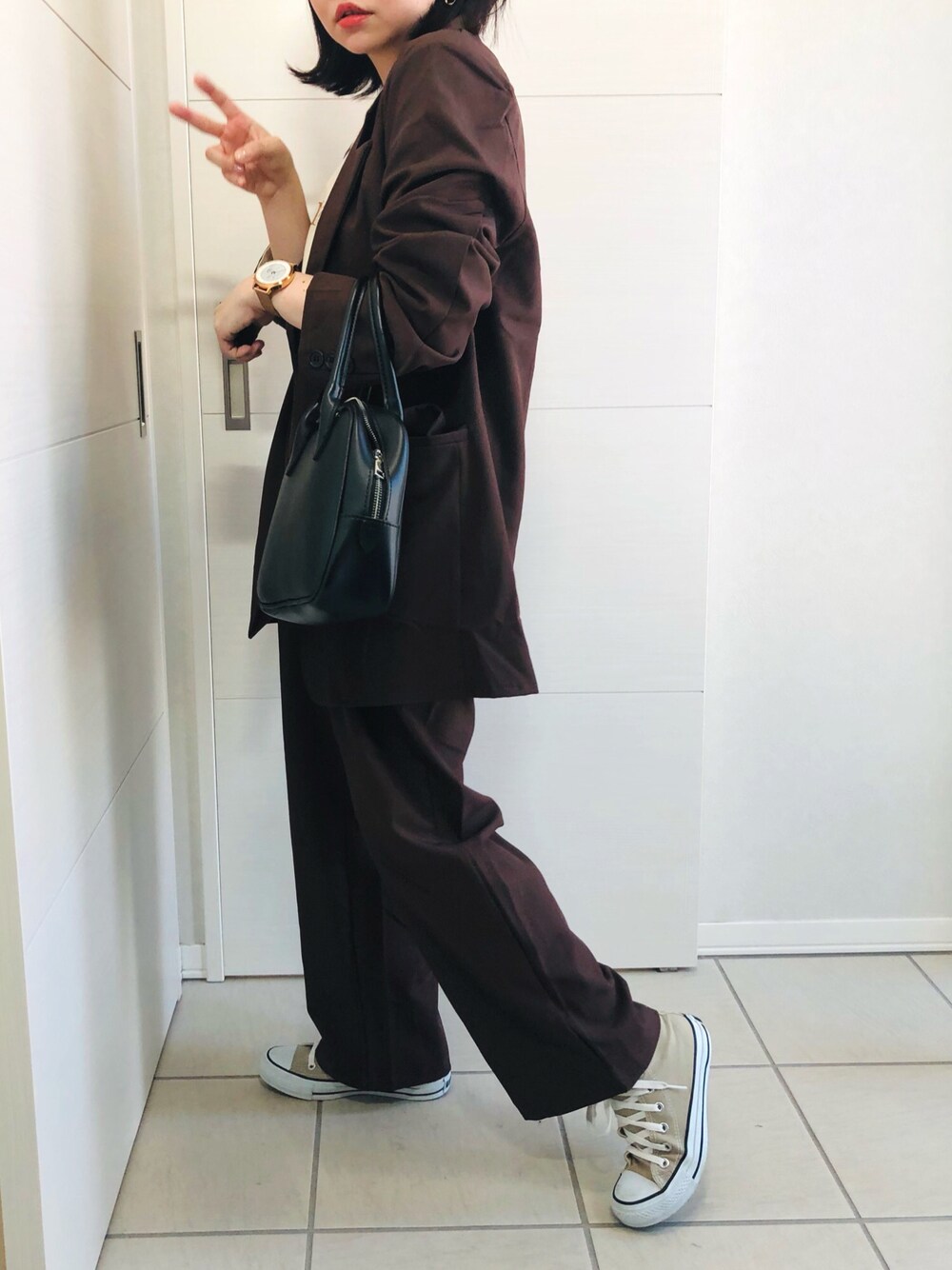 「コンバース、セットアップ、ブラウン、ロングジャケット、パンツスタイル、シンプルコーデ、低身長、カジュアルコーデ、ゆるコーデ、低身長コーデ、秋コーデ、秋カラー、ラブアンドピース2021、ECRIRE」｜「ECRIREのロングジャケットセットアップ（テーラードジャケット、ブラウン系）」を使った、❁⃘asa❁⃘さん（レディース・150cm）の秋コーディネートの1枚目の写真