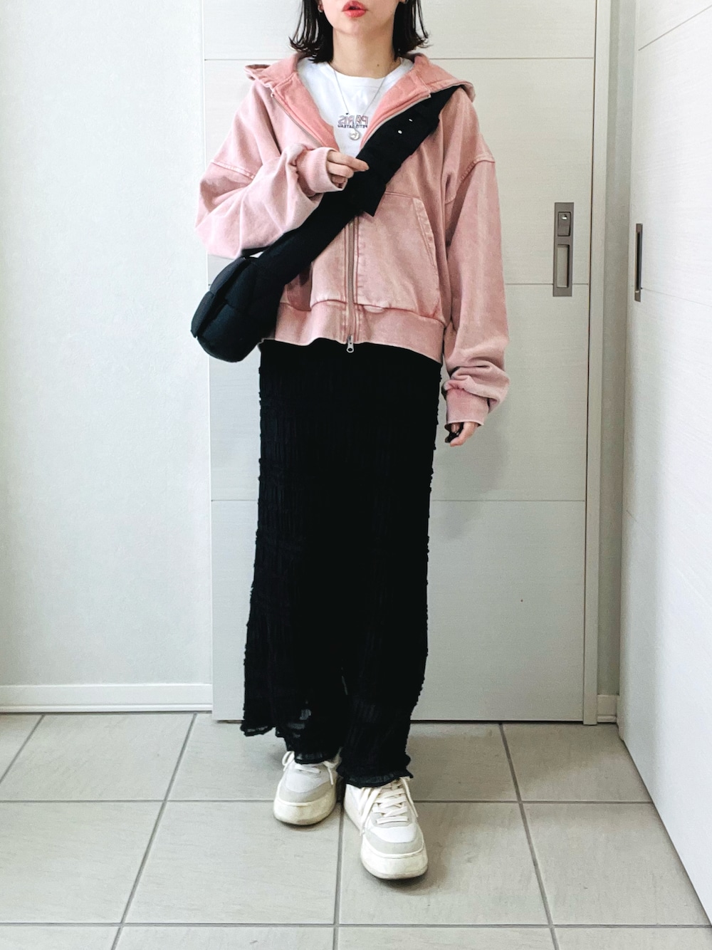 「春色、ピンク、春服、休日スタイル、パーカー、tiptop_pocket、tipコーデ、春、スカート、スニーカー、低身長、低身長コーデ、低身長女子」｜「tiptopのヴィンテージ加工ダブルジップパーカー（パーカー、ピンク系）」を使った、❁⃘asa❁⃘さん（レディース・150cm）の冬コーディネートの1枚目の写真