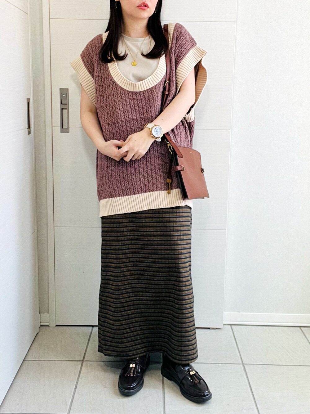「オトナ女子、カジュアルコーデ、秋先取りコーデ、シンプルスタイル、秋服準備はじめました、休日スタイル、クリスプ、Crisp、Crispコーデ、crisp_style、低身長、低身長コーデ、低身長女子、オトナカワイイ、チェックスカート」｜「Crispのバイカラーオーバーニットベスト[c1R3343]（ベスト、ブラウン系）」を使った、❁⃘asa❁⃘さん（レディース・150cm）の夏コーディネートの1枚目の写真
