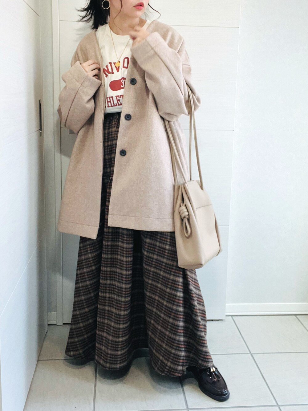 「秋ルック紹介するよ、秋服、秋冬コーデ、大人カジュアル、オトナカジュアル、オトナ女子、コクーンコート、ANGIE VINTAGE、コートスタイル、ゆるコーデ、チェックスカート、タッセルローファー、低身長、低身長コーデ、低身長女子」｜「ANGIEの【2022年新色追加】ノーカラーミドルコクーンコート（ノーカラーコート、ピンク系）」を使った、❁⃘asa❁⃘さん（レディース・150cm）の秋コーディネートの1枚目の写真