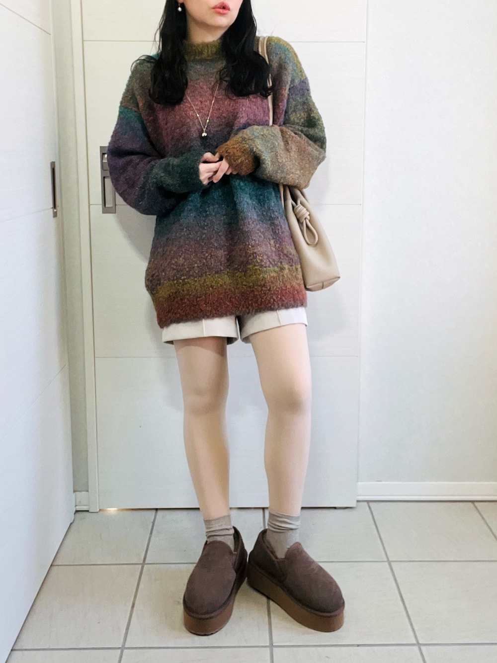 「新星WEARISTAにエントリー、休日スタイル、オトナカジュアル、オトナ女子、confirm、コンファーム、シンプルスタイル、プチプラコーデ、冬ファッション、フェイクタイツ、ootd、グラデーションニット、ニット、低身長、低身長コーデ」｜「Confirmの23AW レトロライク ビッグシルエット グラデーションブークレ ボリューム プルオーバーニット【Confirm】（ニット/セーター、その他）」を使った、❁⃘asa❁⃘さん（レディース・150cm）の冬コーディネートの1枚目の写真