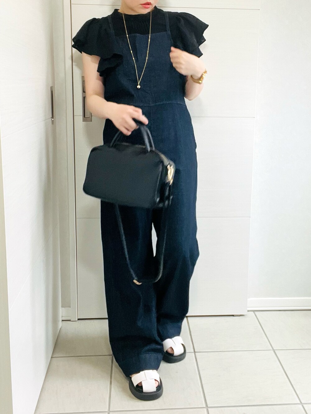 「デニムっていいよね、オトナカジュアル、夏コーデ、フリルブラウス、オトナカワイイ、オトナ女子、おとなコーデ、グルカサンダル、LEE、lee、leejapan、サロペット、低身長、低身長コーデ、低身長女子」｜「LeeのLee/リー　リラックスサロペット（サロペット/オーバーオール、ブルー系）」を使った、❁⃘asa❁⃘さん（レディース・150cm）の夏コーディネートの1枚目の写真