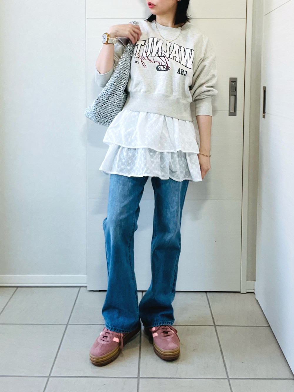 「春めき満開コーデ、レイヤードスタイル、花見、スウェット、スニーカー、adidas、tiptop_pocket、tipコーデ、フレアデニム、スカート、低身長、低身長コーデ、低身長女子」｜「tiptopの【2way】総刺繍コットンキャミスカート（スカート、ホワイト系）」を使った、❁⃘asa❁⃘さん（レディース・150cm）の春コーディネートの1枚目の写真