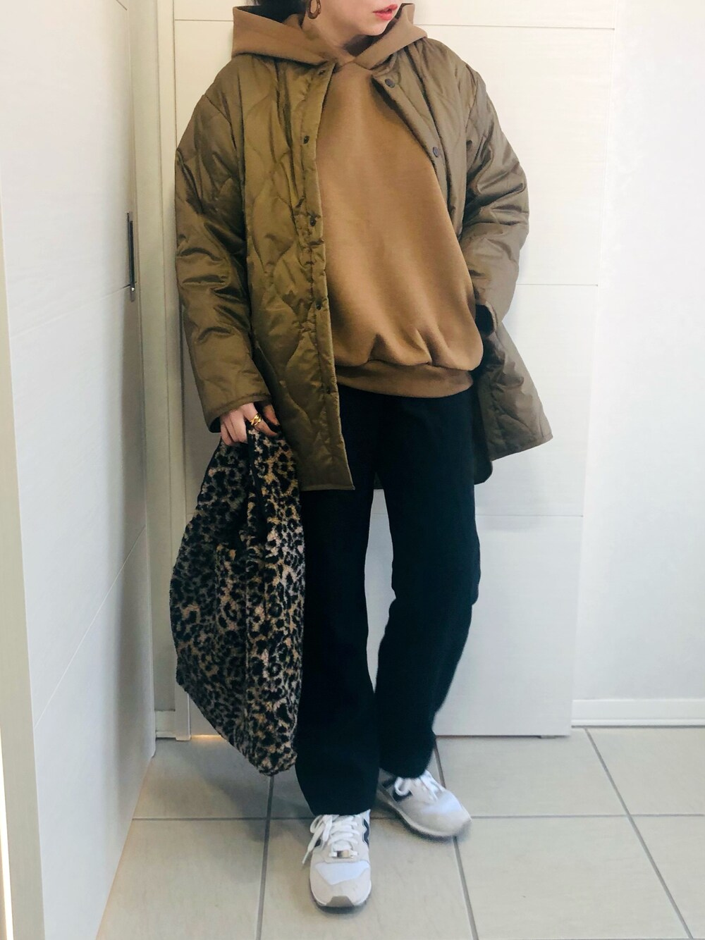 「レオパード、パーカー、New Balance、アーバンリサーチ、冬コーデ、大人カジュアル、休日スタイル、パンツスタイル、低身長、ラフコーデ、URBAN RESEARCH、低身長コーデ、キルトブルゾン、オトナ女子、低身長女子」｜「UR Lab.の【別注】【ユニセックス】Stan Ray×UR Lab.　キルトブルゾン（ブルゾン、ブラウン系）」を使った、❁⃘asa❁⃘さん（レディース・150cm）の冬コーディネートの1枚目の写真