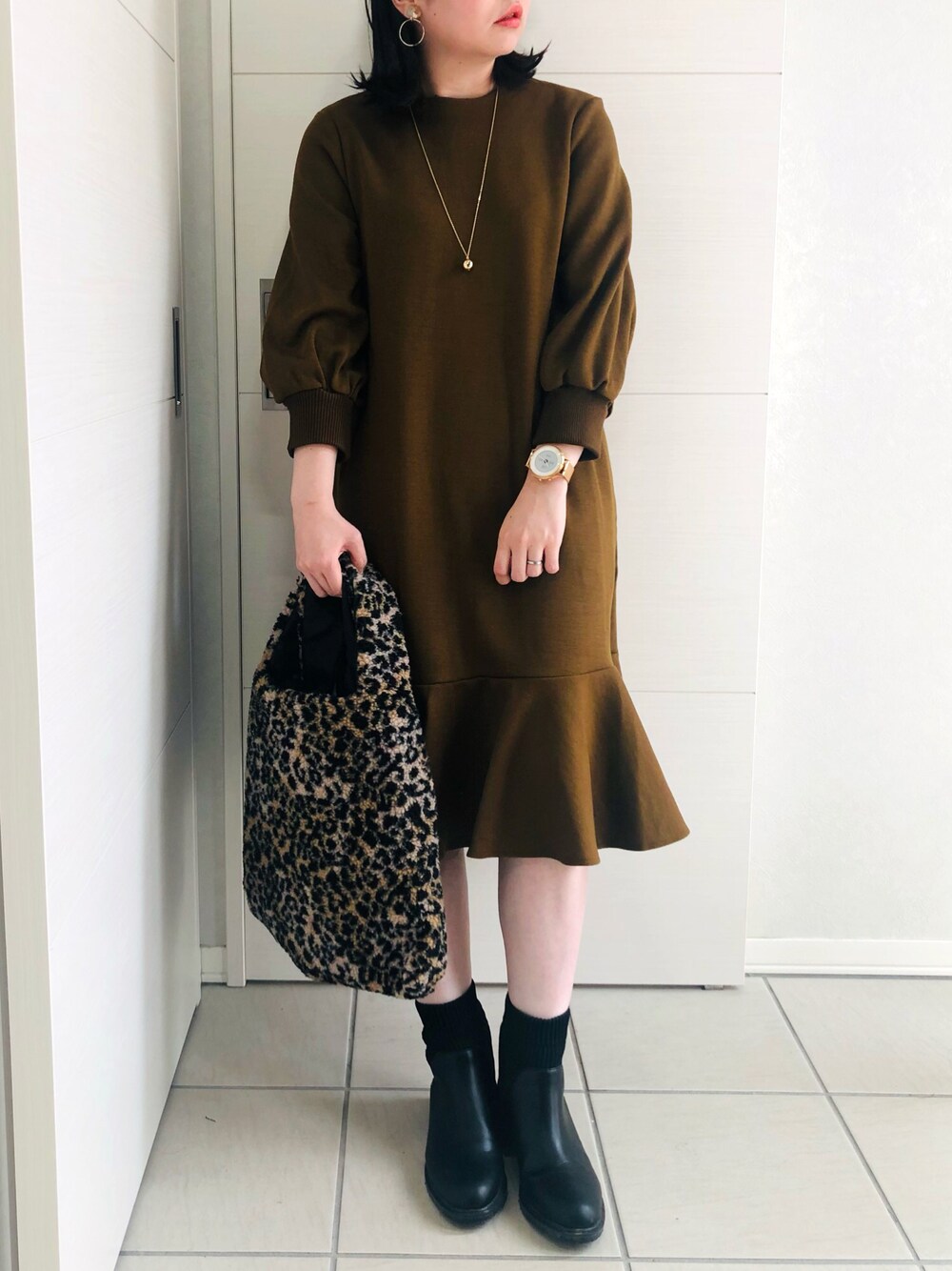 「ワンピース、シンプル、レオパード、ショートブーツ、ROSSO、ブラウン、低身長、アーバンリサーチロッソ、低身長コーデ、ロッソ、オトナ女子、URBAN RESEARCH ROSSO、FbyROSSO、エフバイロッソ、だから秋服が好き」｜「F by ROSSOの【高身長向け40サイズあり】F by ROSSO　裾フレアワンピース（ワンピース、ブラウン系）」を使った、❁⃘asa❁⃘さん（レディース・150cm）の秋コーディネートの1枚目の写真