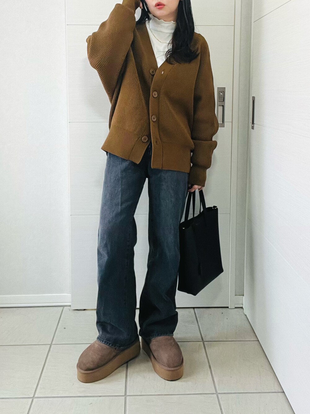 「デニム、レイヤードスタイル、秋コーデ、キレイめカジュアル、秋服コーデ、休日スタイル、ブラウン、低身長女子、低身長、低身長コーデ、tiptop_pocket、tiptop、tipコーデ、プチプラ」｜「tiptopのテレコハイネックカットソー（Tシャツ/カットソー、ホワイト系）」を使った、❁⃘asa❁⃘さん（レディース・150cm）の秋コーディネートの1枚目の写真
