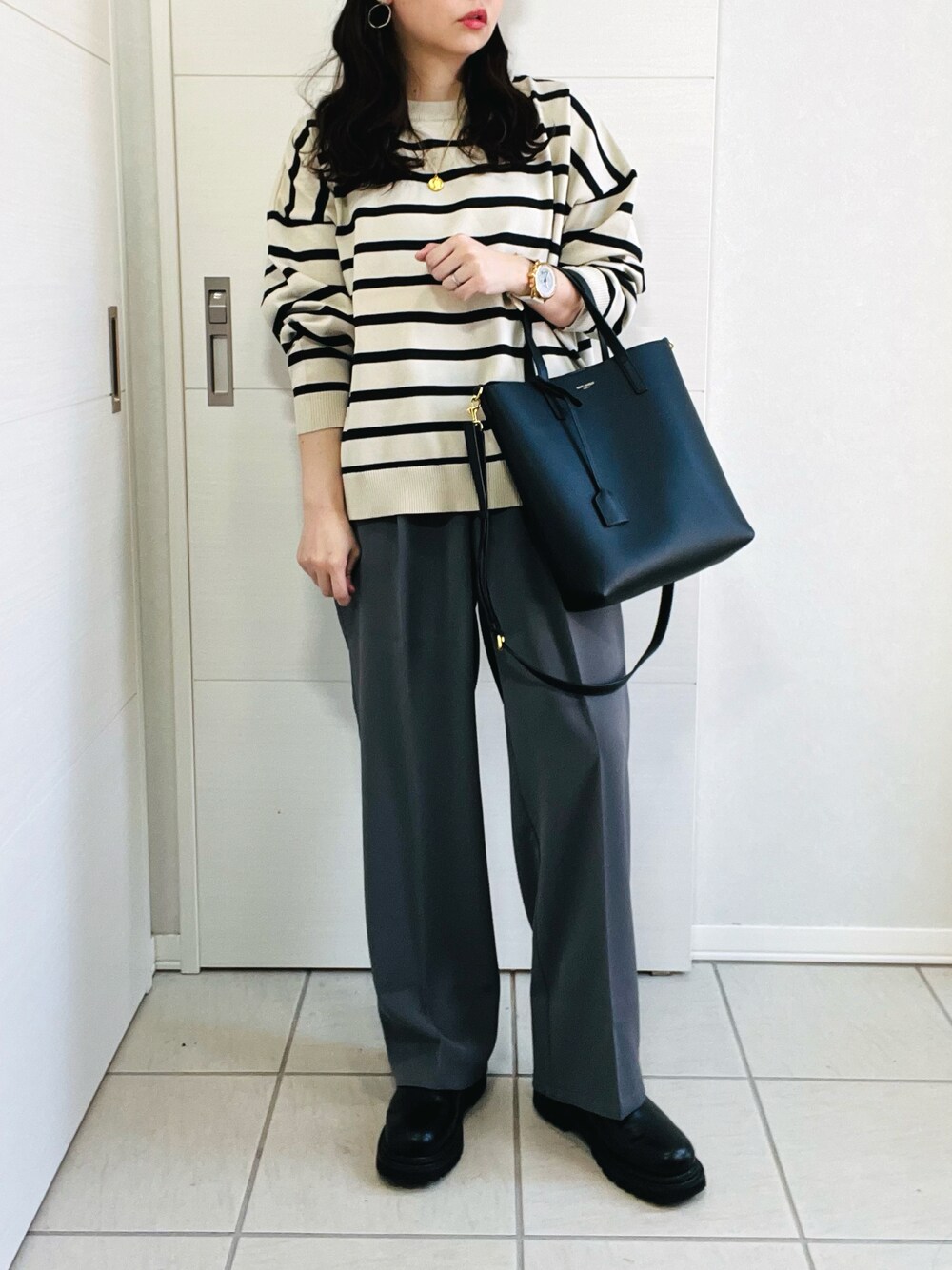 「秋服、休日コーデ、大人カジュアル、大人女子、低身長コーデ、低身長女子、低身長、ボーダー、スラックス、モノトーン、モノトーンコーデ、シンプルコーデ、休日スタイル、シンプル、オトナカジュアル」｜「recaのボーダーニットプルオーバー（ニット/セーター、ホワイト系）」を使った、❁⃘asa❁⃘さん（レディース・150cm）の秋コーディネートの1枚目の写真