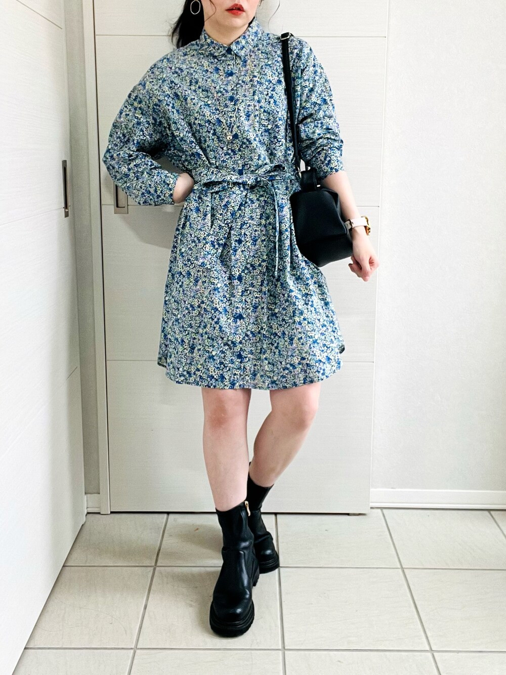 「大人可愛い、オトナカジュアル、きれいめカジュアル、低身長コーデ、低身長女子、低身長、To b. by agnes b.、トゥービーバイアニエスベー、大人コーデ、フラワー柄、花柄、フェミニン、シャツワンピース、ワンピースコーデ、春コーデ」｜「To b. by agnes b.のWEB限定 WT62 DRESS ブルーミングフラワードレスミニ（シャツワンピース、ブルー系）」を使った、❁⃘asa❁⃘さん（レディース・150cm）の春コーディネートの1枚目の写真