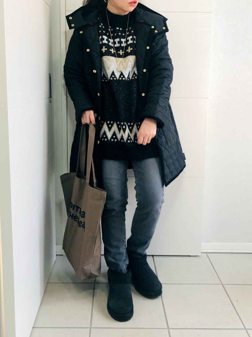 「デニム、トートバッグ、Traditional Weatherwear、低身長、低身長コーデ、SOMETHING、オトナカジュアル、サムシング、秋冬コーデ、トラディショナルウェザーウエア、オトナ女子、TWW、something_jean」｜「Traditional WeatherwearのARKLEY WITH DETACHABLE HOOD（ノーカラーコート、ブラック系）」を使った、❁⃘asa❁⃘さん（レディース・150cm）の秋コーディネートの1枚目の写真