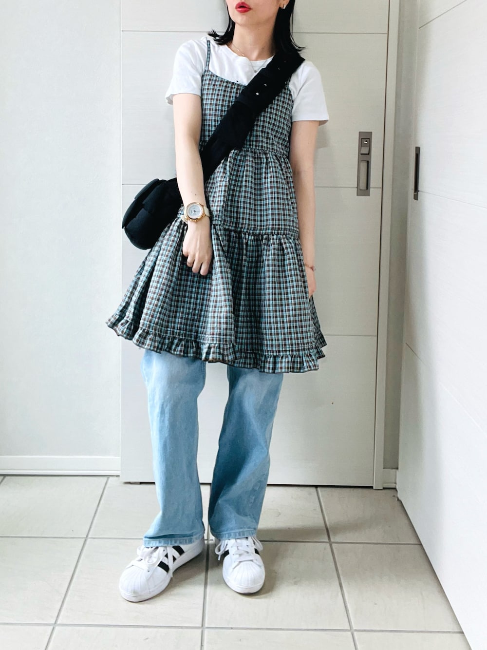 「レイヤードスタイル、キャミワンピ、チェック、おでかけコーデ、カジュアルスタイル、低身長、低身長コーデ、低身長女子、tiptop_pocket、tipコーデ、デニム」｜「tiptopの【新色登場】チェック/コットンフリルキャミミニワンピース（ワンピース、ブルー系）」を使った、❁⃘asa❁⃘さん（骨格ストレート・レディース・150cm）の夏コーディネートの1枚目の写真