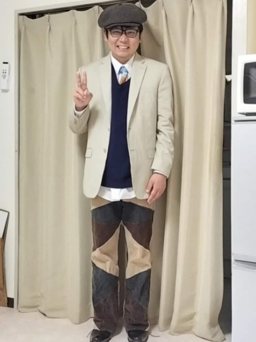 「春めき満開コーデ、メンズファッション、お洒落さんとつながりたい、今日のコーデ、休日コーデ、ホワイト、いいね、save、フォローお願いします🤑、古着、古着MIX、古着コーデ、古着好きな人と繋がりたい、個性的、個性的 古着、帽子×メガネ、帽子」｜「RALPH LAURENのアイテム（テーラードジャケット、ホワイト系）」を使った、あらたさん（メンズ・174cm）の春コーディネートの1枚目の写真