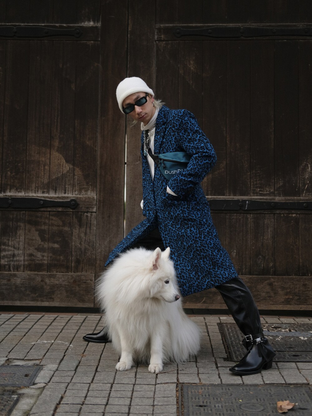 「ootd」｜「pushBUTTONのアイテム（バッグ、ブルー系）」を使った、秦然さん（メンズ・175cm）の冬コーディネートの1枚目の写真