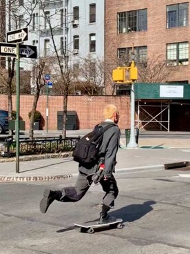 「TYAKASHAのアイテム」を使った、秦然さん（メンズ・175cm）の春コーディネート