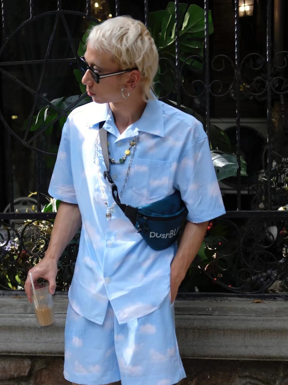 「ootd」｜「pushBUTTONのアイテム（バッグ、ブルー系）」を使った、秦然さん（メンズ・175cm）の冬コーディネートの1枚目の写真