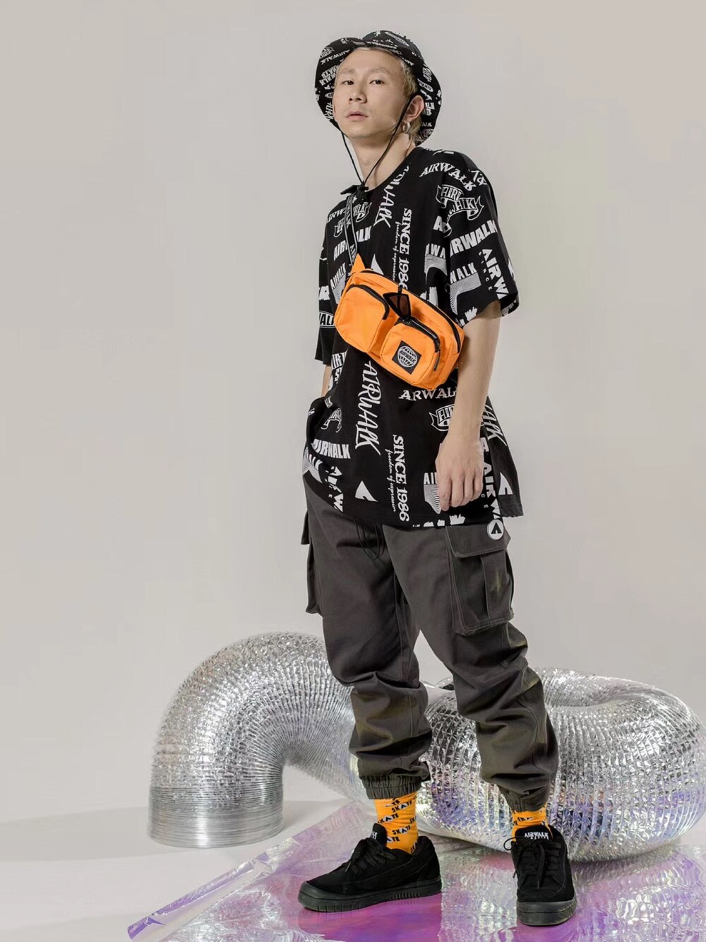 「ootd」｜「AIRWALKのアイテム（トップス、ブラック系）」を使った、秦然さん（メンズ・175cm）の夏コーディネートの1枚目の写真