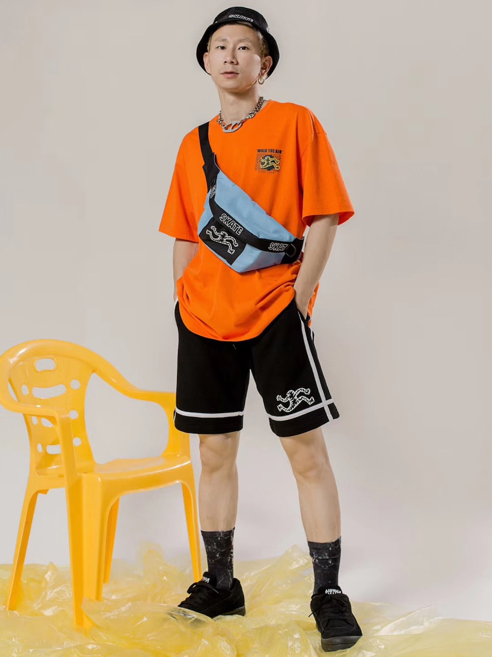 「ootd」｜「AIRWALKのアイテム（トップス、オレンジ系）」を使った、秦然さん（メンズ・175cm）の夏コーディネートの1枚目の写真